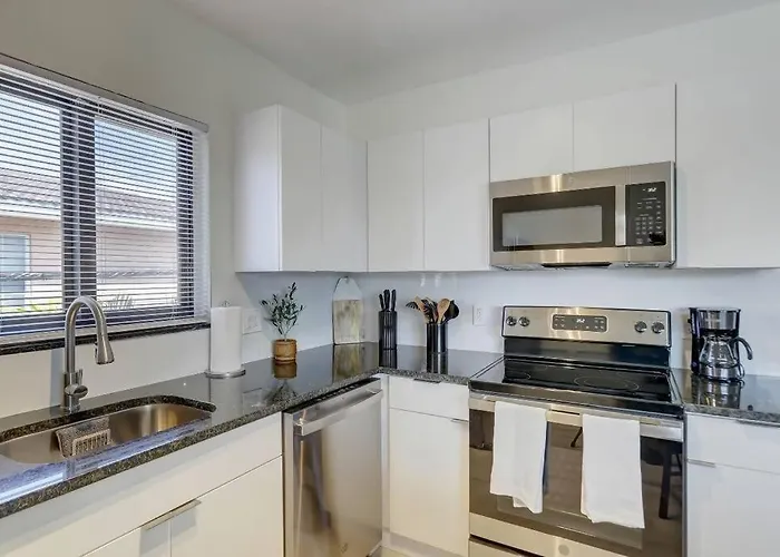 Beachy&Boho Apt For 6 People With Kitchen And Pool