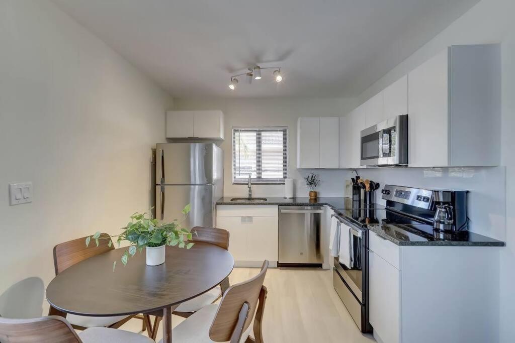 Apartment Beachy&boho For 6 People With Kitchen And Pool Fort Lauderdale